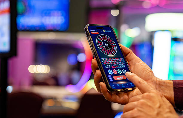 mpo5000 No Commission Baccarat dealer dealing cards with multiple camera angles